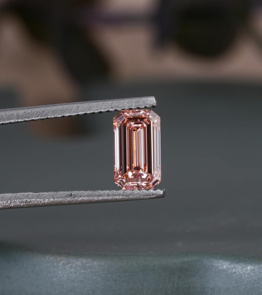 Diamant in Pinzette